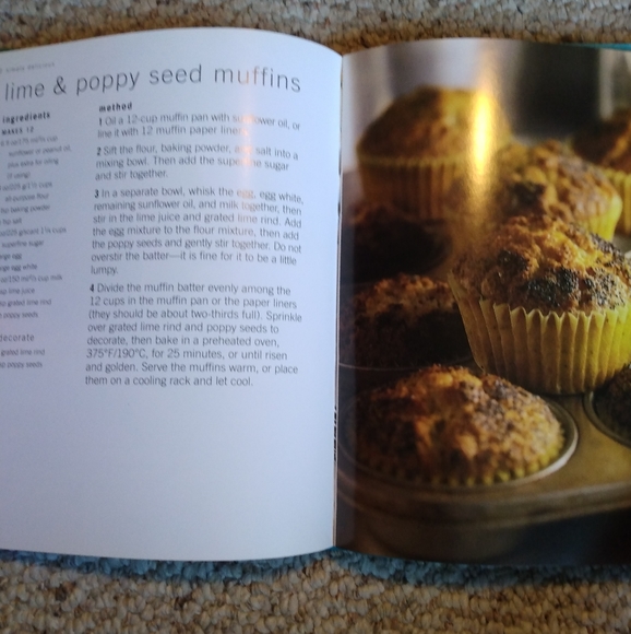 Best Ever Muffins: Cupcakes & Other Baked Treats: Over 100 Recipes - Picture 3 of 4